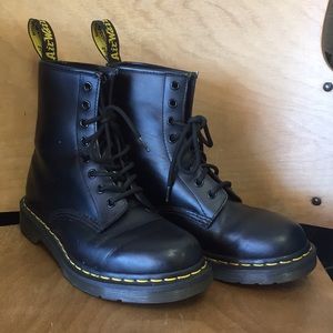 Dr. Martens 8 eyelet boot